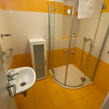 Konukevi Penzion 71 *